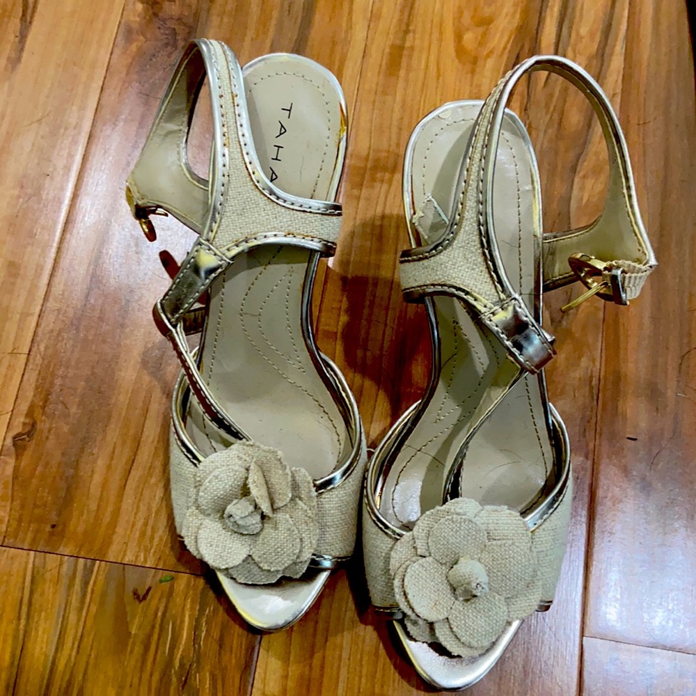 Tahari size 6